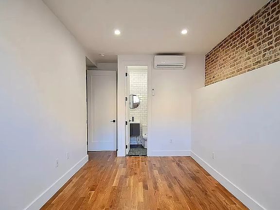 5th image of 309 Weirfield St APT 1