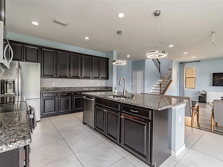 11027 Tahiti Isle Ln — Photo 45