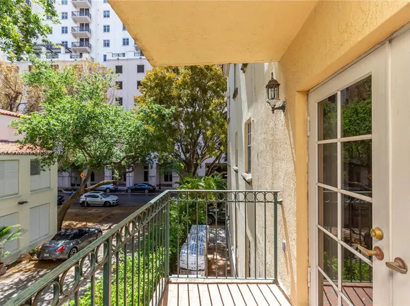 323 Navarre Ave APT 206, Coral Gables, FL 33134