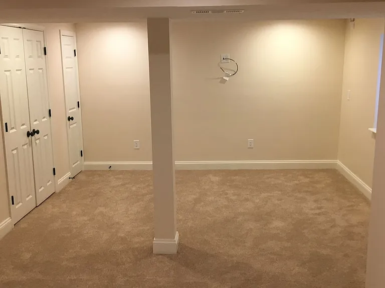 438 W Chestnut St — Photo 3