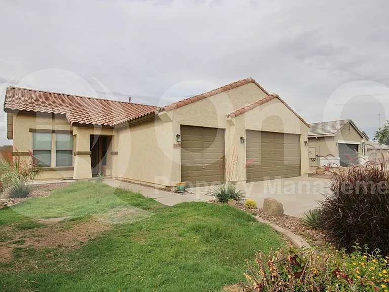 35916 W Catalonia Dr — Photo 2