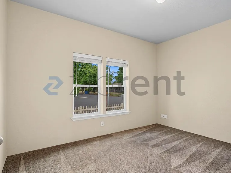 4700 E 18th St — Photo 10