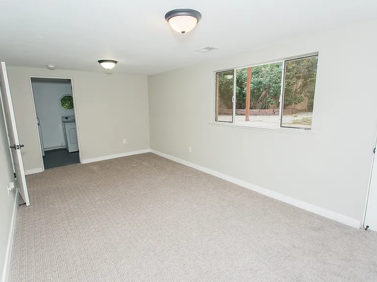 2620 S Holly St — Photo 40