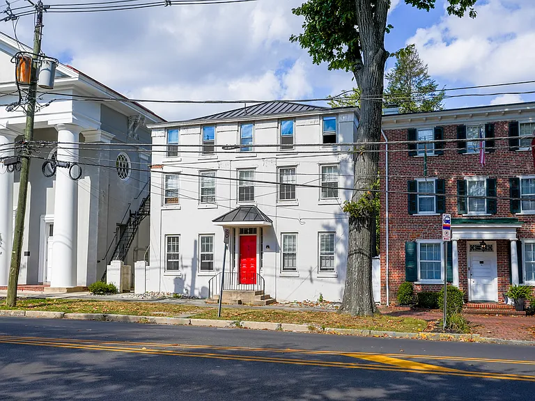 307 Kings Hwy E #1 — Photo 1