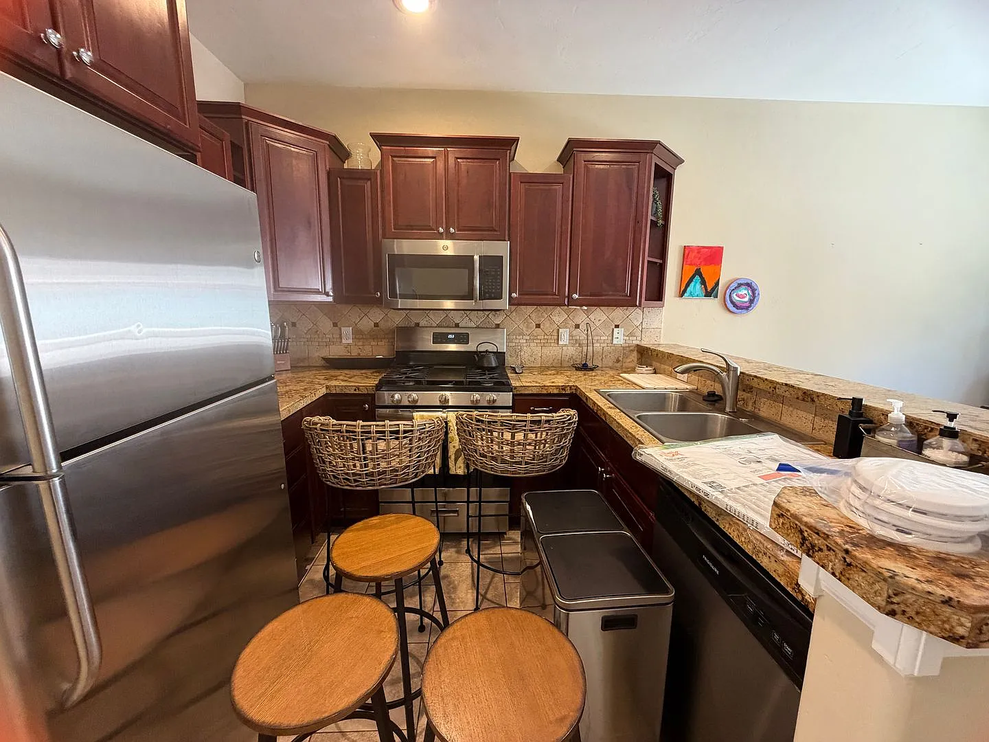 Spacious 3-Bedroom End-Unit Townhome in Lightner Creek Village — Photo 2