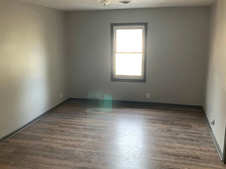 621 Crestland Ave #C — Photo 2