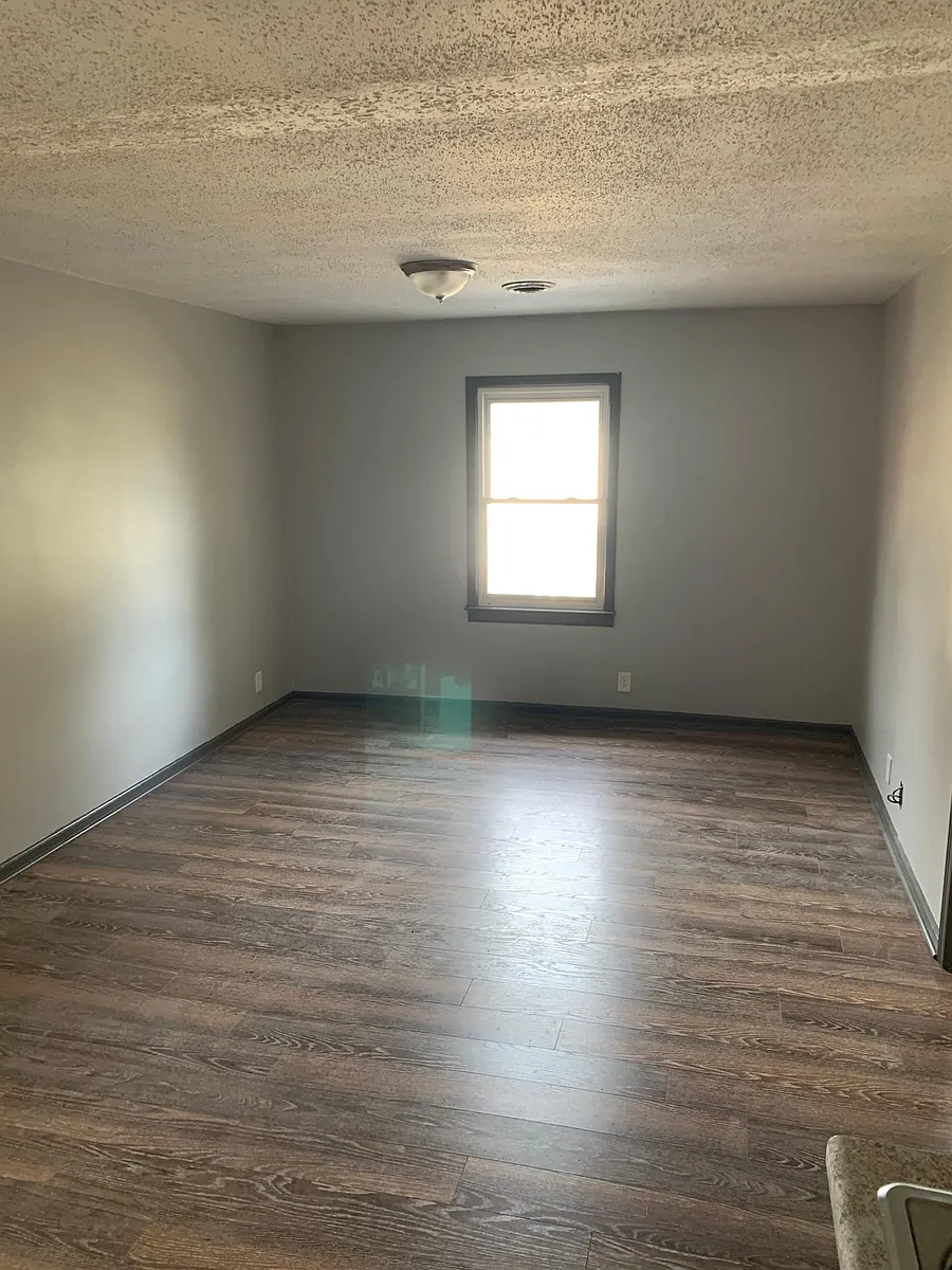 Building Photo - 621 Crestland Ave #C