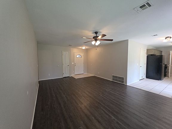 3rd image of 38 Burnett Cir