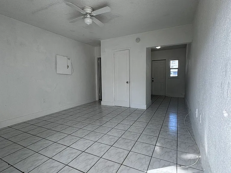 1556 SW 6th St #3 — Photo 4