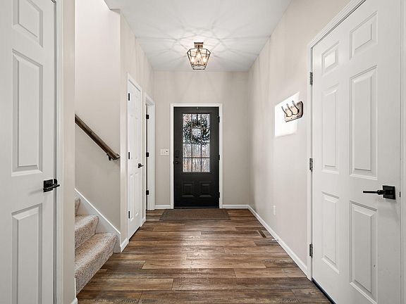 5th image of 17233 Tapper St