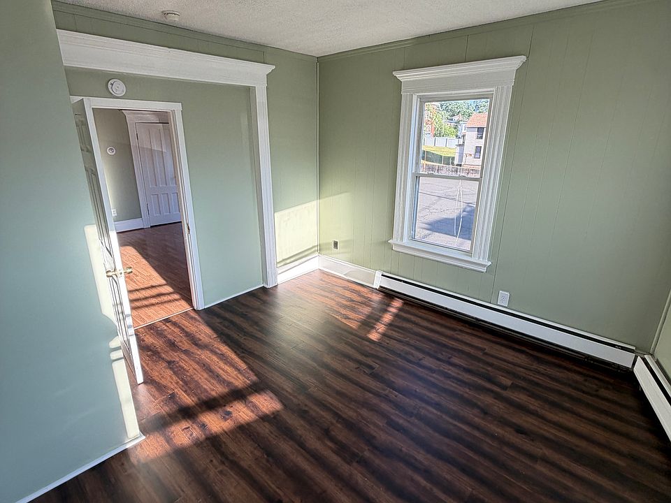 1st image of 98 Glen St #2
