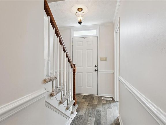 4th image of 1083 Palmerton Drive