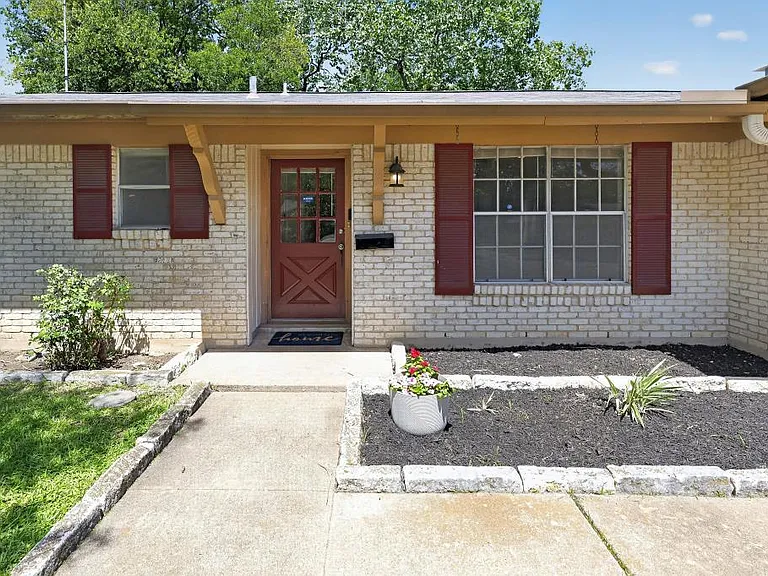8602 Colonial Dr — Photo 3