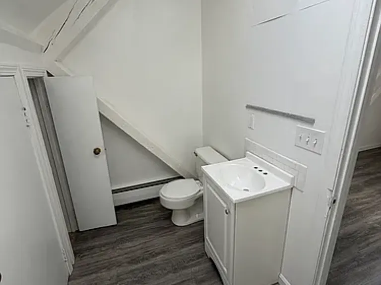 870 Pine St — Photo 3