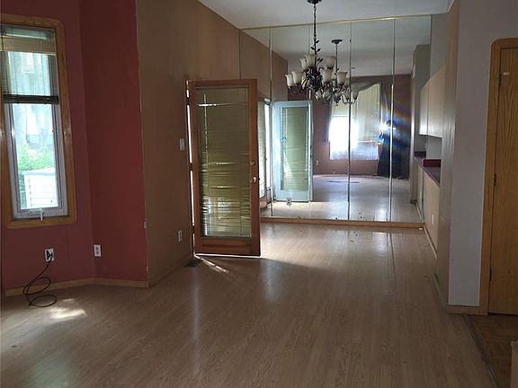 5th image of 24 Columbus Square Dr