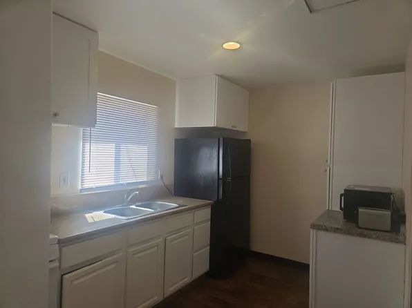 561 E 20th St, Long Beach, CA 90806