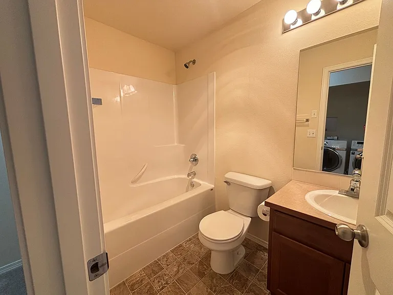 1653 Burnside Pl #B — Photo 18
