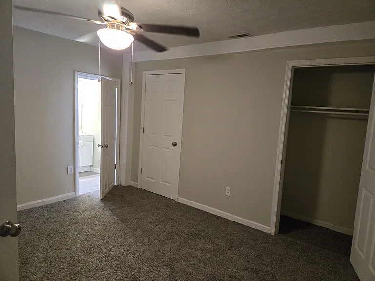 424 Elm St — Photo 8