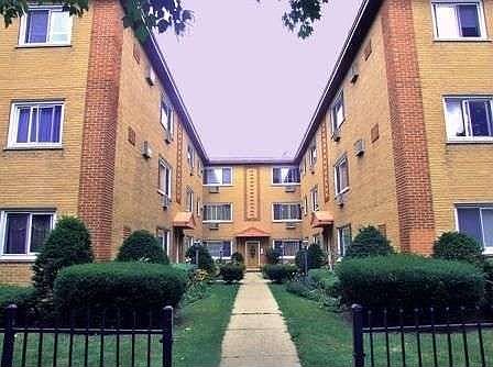 1st image of 1628 W Greenleaf Ave APT 2S
