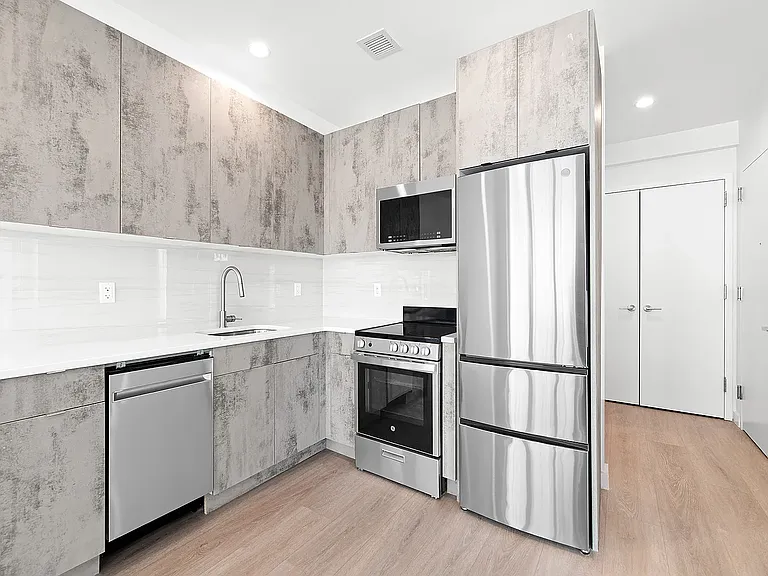 1661 Madison Ave #2A — Photo 3
