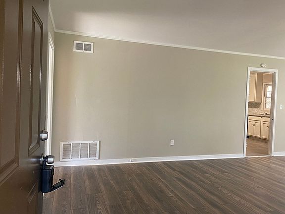 4th image of 3325 Vermont Dr