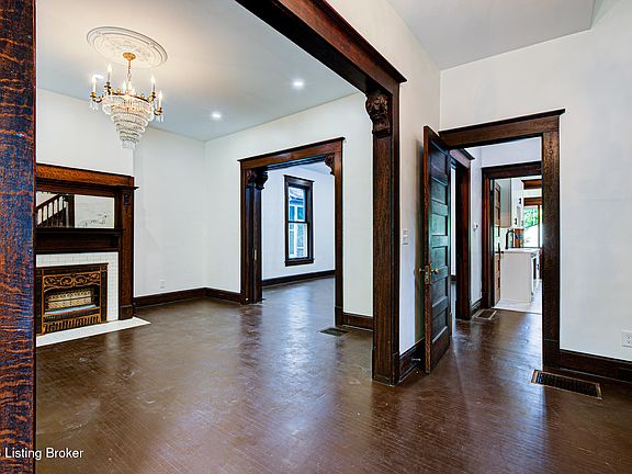 4th image of 2105 Edgeland Ave