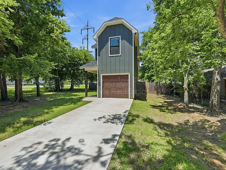 931 W Collins St — Photo 3