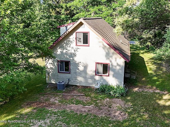 4th image of 9918 Highland Dr