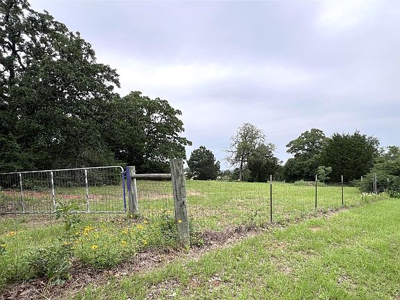 3rd image of 160 Rosanky Cattle Company Rd #R