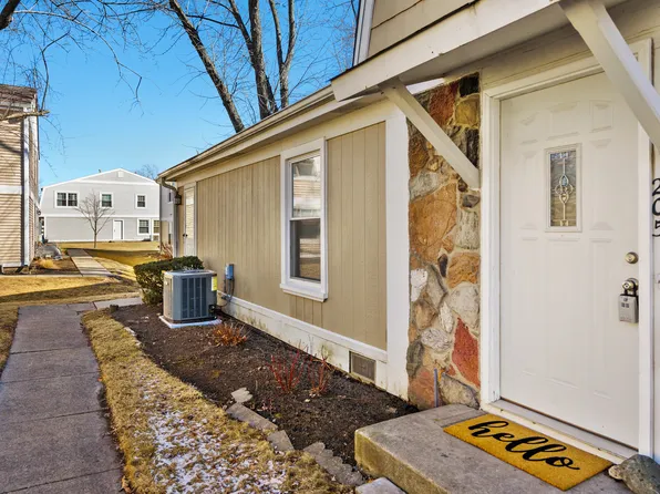 205 Winfield Ct #205, Vernon Hills, IL 60061