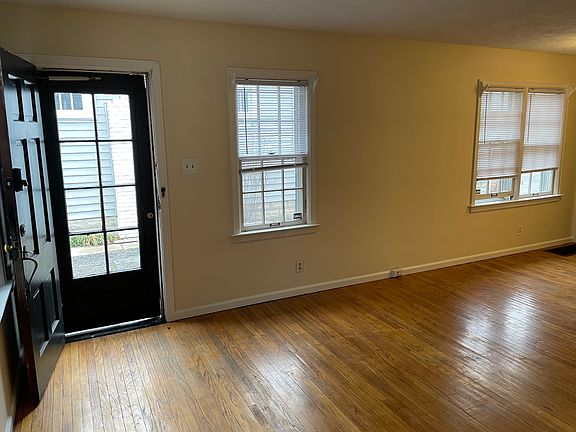 5th image of 5615 Winthrop Ave