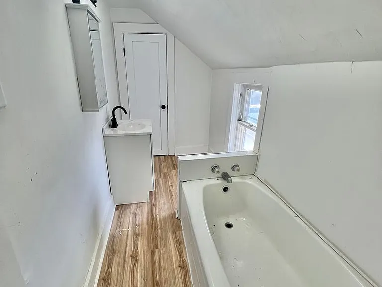 416 Henry St — Photo 33