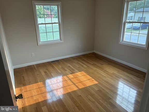 5th image of 313 S Railroad Ave