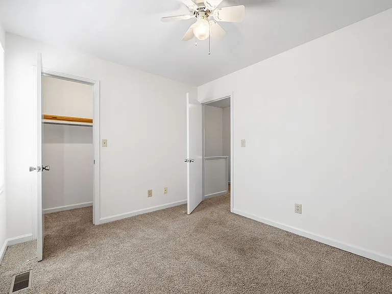 W Knollwood Cir - 1500 — Photo 17