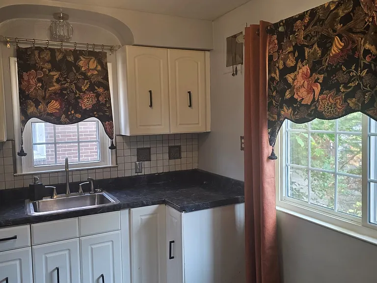 110 E Morris Ave — Photo 2