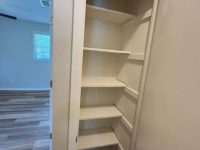728 Montclair Dr — Photo 10