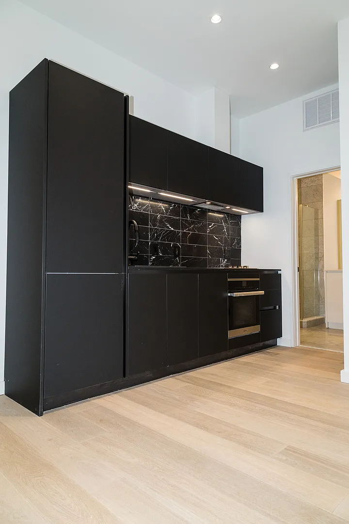1443 Euclid St NW — Photo 3