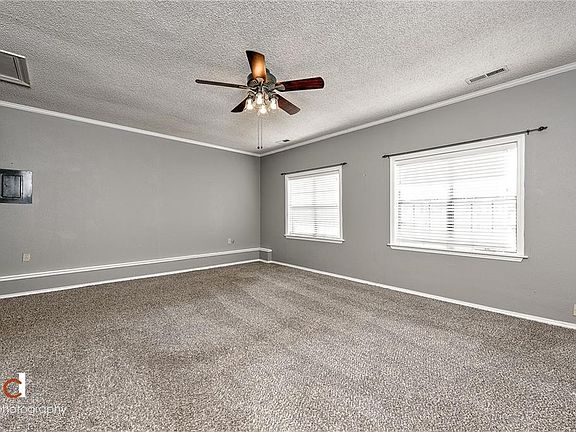 4th image of 350 E Margaret Pl