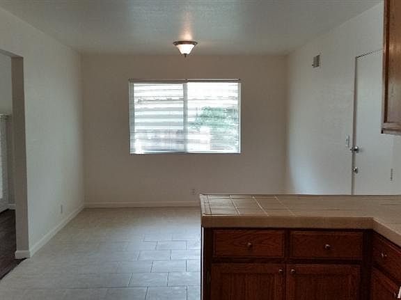 4th image of 2714 Manzanita Ave