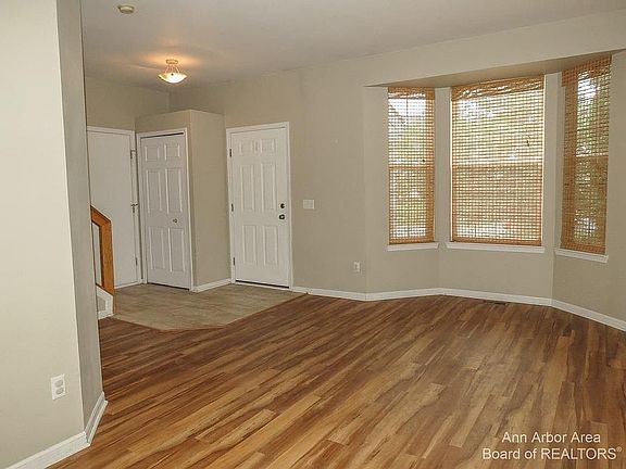 5th image of 7415 Willow Creek Dr