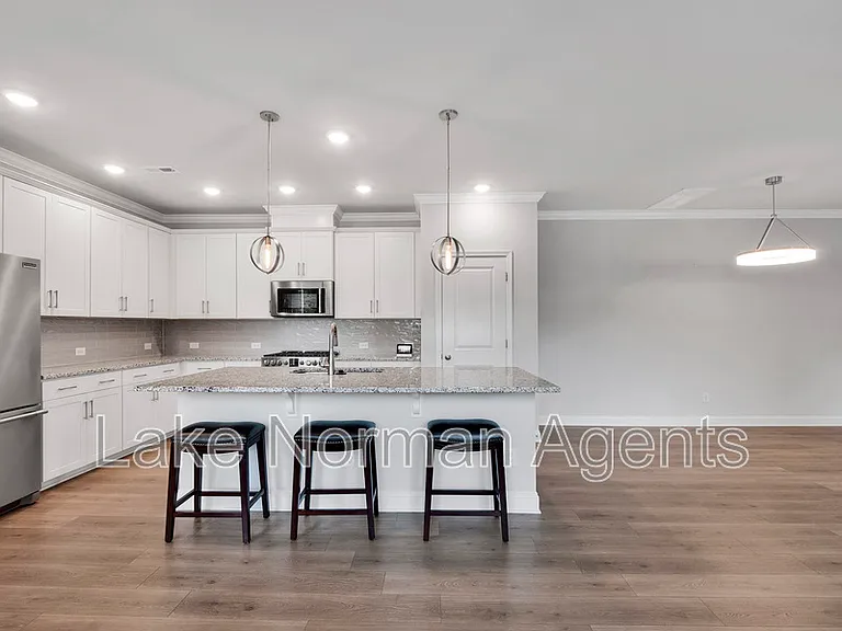 1034 Lyndon Station Dr — Photo 13