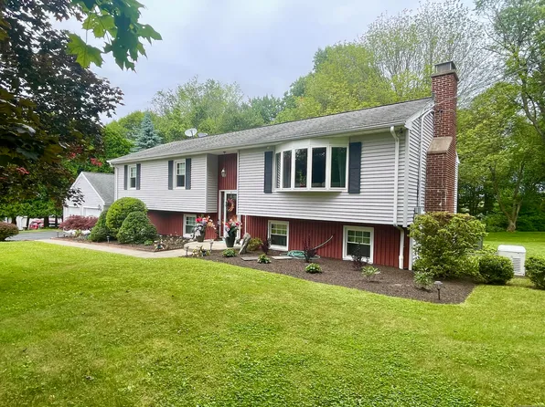 39 Mariner Circle, Trumbull, CT 06611