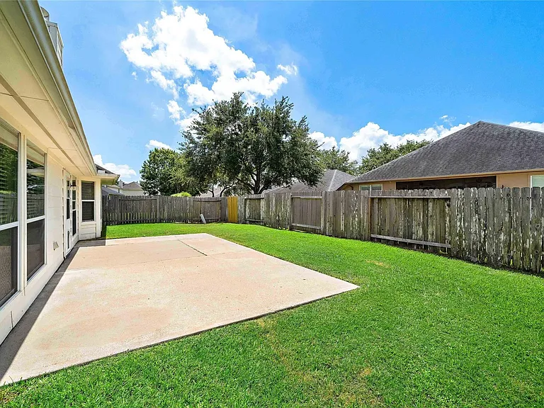 9010 Carriage Point Dr — Photo 10