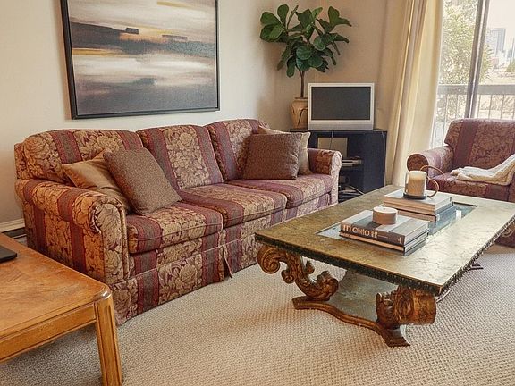 4th image of 1000 King Albert Ave #112