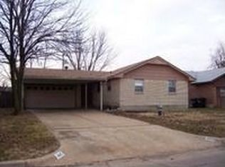 845 SW 10th St, Moore, OK 73160