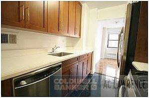 2nd image of 200 W 71st St