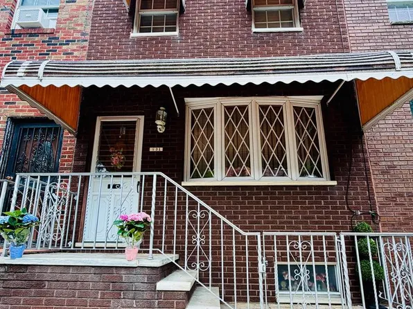831 Moore St, Philadelphia, PA 19148