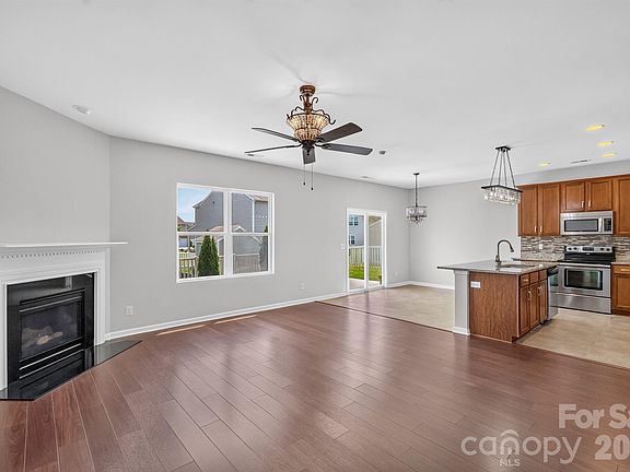 3rd image of 4006 Farm Pond Rd
