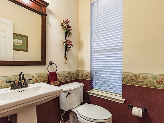 5th image of 606 Bel Air Dr