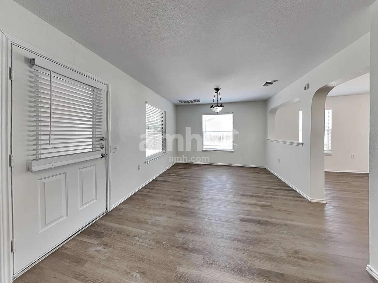4 bed, 2.5 bath, 1962 sqft, $2,000 — Photo 4